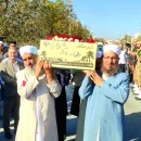 علمای-اهل-سنت-با-دوش-گرفتن-شهید-گمنام،-سند-وحدت-و-اقتدار-ملی-را-امضا-کردند